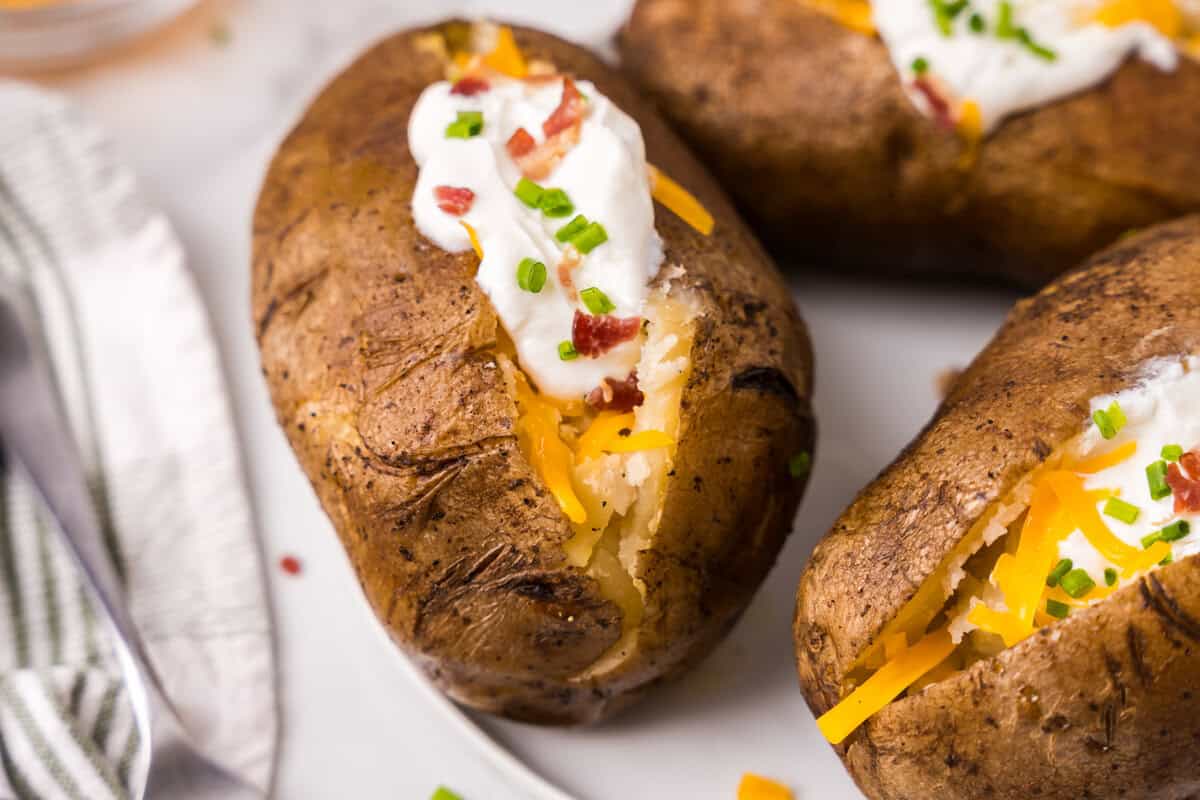 No Oven Needed: Easy Crock Pot Baked Potatoes for Any Crowd